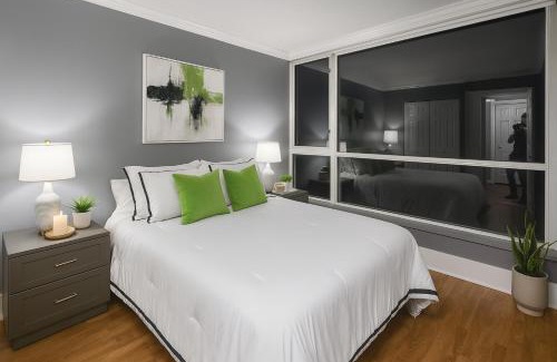 Coal Harbour Apartment | Chic 2-Bedroom Condo for Modern Living