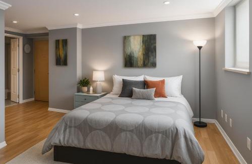 Coal Harbour Apartment | Chic 2-Bedroom Condo for Modern Living