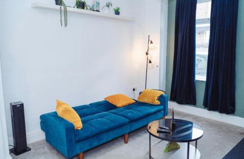 Easton Apartment | Chic 2 Bedroom