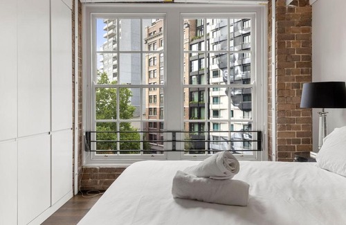 Surry Hills Apartment | Chic 2-Bedroom in Surry Hills
