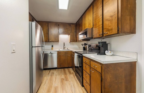 Picnic Point-North Lynnwood House | Chic 2 bedroom Lynnwood Nest w/Kitchen & Yard