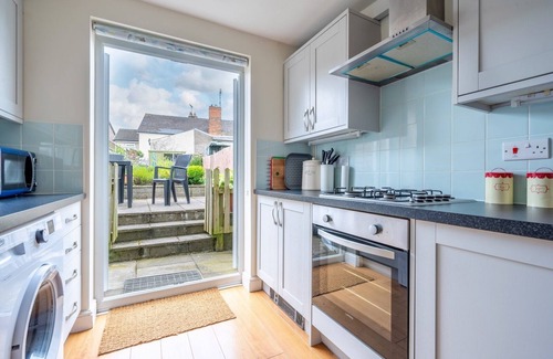 Abergavenny House | Chic 2-bedroom townhouse in vibrant Abergavenny