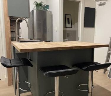 Garden District Apartment | Chic 2 Bedroom with Parking