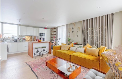 Queen's Park Apartment | Chic 2BD Flat with Roof Terrace, Ladbroke Grove