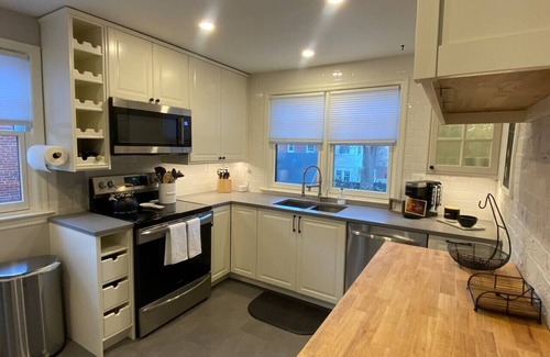 Radnor - Fort Myer Heights House | Chic 2BDRM - 5 min walk to Metro