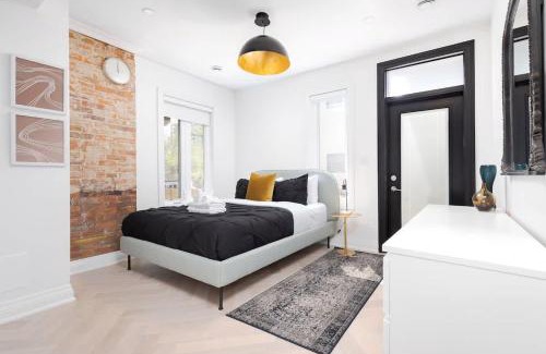 Parkdale Apartment | Chic 2BR 2BA Urban Escape Modern Comfort