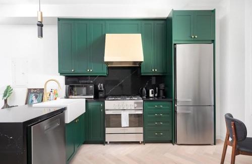 Parkdale Apartment | Chic 2BR 2BA Urban Escape Modern Comfort