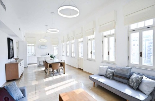 Tel Aviv City Center Apartment | Chic 2BR Apartment close to the beach by HolyGuest