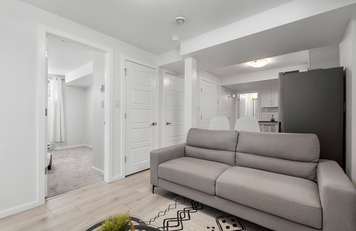 Saskatoon House | Chic 2BR Kensington Suite - Saskatoon Stay