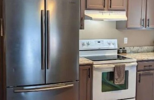 Southeast Salem House | Chic 3/2 Private Firepit and Bunkroom Near Dwntn