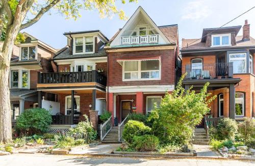Parkdale Apartment | Chic 3BR apartment in Queen West, Downtown Toronto