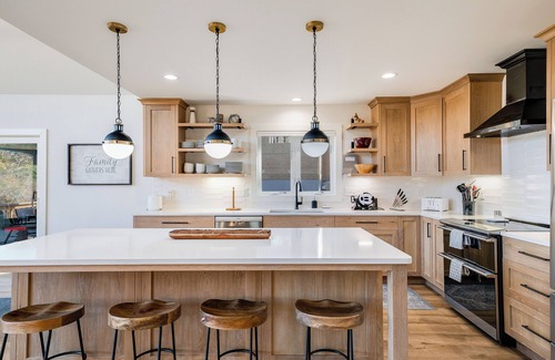 McGaheysville Cabin | Chic Alpine Lodge with 5BR + Views to Remember