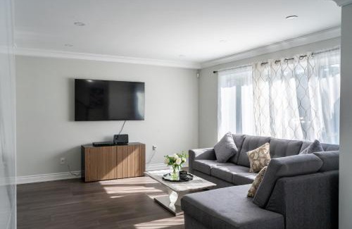 Brampton House | Chic and Cozy 5 Bedroom House