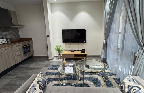 Cantonments Apartment | Chic apartment with WiFi, fitness room in brilliant Accra
