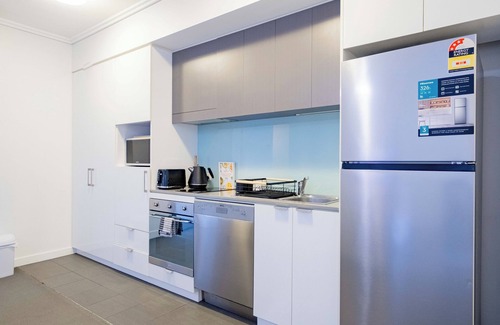 Fortitude Valley Apartment | Chic Apt | James St Precinct | Free Parking | Pool