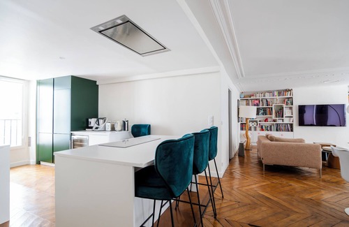 Quartier de la Porte-Saint-Denis Apartment | Chic By Bonne-Nouvelle, by Veeve