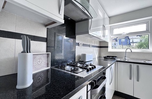 Pontypridd House | Chic Charming Classic 3bed w/Ensuite - Pontypridd
