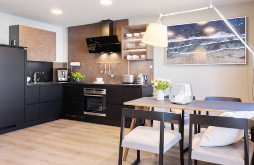 Friedrichshafen Apartment | Chic city apartment - city location - close to the lake + single garage