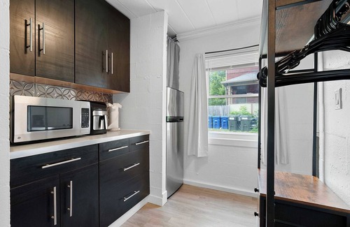Near East Columbus Apartment | Chic City Retreat 93B