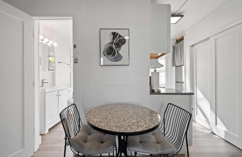 Near East Columbus Apartment | Chic City Retreat 93I