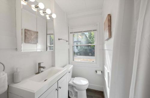 Near East Columbus Apartment | Chic City Retreat 93I