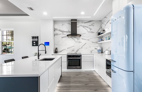 Fort Myers House | Chic & Cozy River District Townhouse