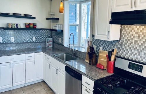 Watervliet House | Chic Cozy Suburban Sanctuary 5bdrm 2 bath Entire House!