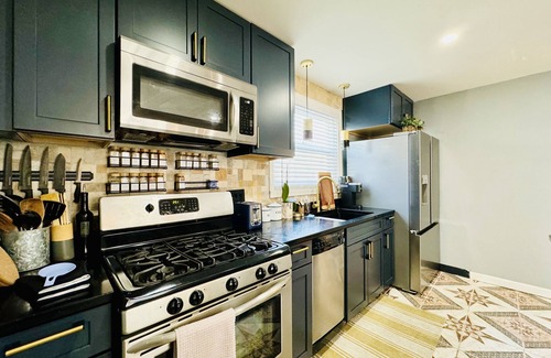 Revere Apartment | Chic/Cozy2BR-nearAirport & Beach