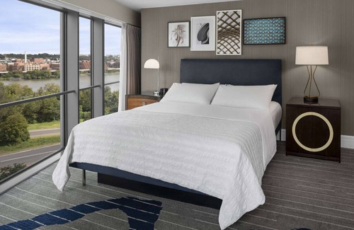 North Rosslyn Hotel | Chic D.C. Stay | Potomac Views. Steps to Metro