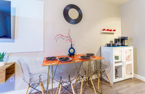 Allandale Apartment | Chic Deluxe Studio | Pet Friendly | 10 min to DT