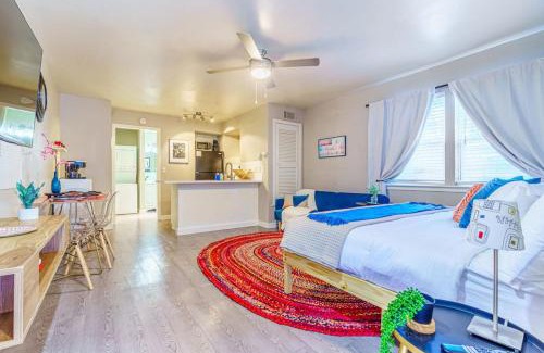Allandale Apartment | Chic Deluxe Studio-Pet Friendly-10 min to DT