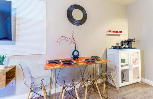 Allandale Apartment | Chic Deluxe Studio-Pet Friendly-10 min to DT