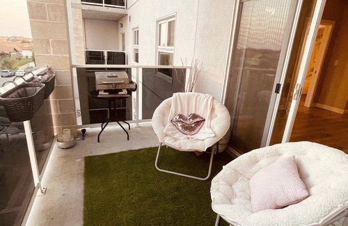 Fort Gary Condo | Chic Entire 2 bedroom 1 bath condo + Gym + Free parking