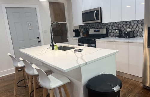 Grand Boulevard Apartment | Chic Euro City Getaway- Close to Downtown