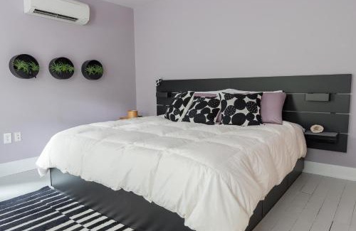 West Saugerties House | Chic Farmhouse Woodstock Saugerties Skiing HITS