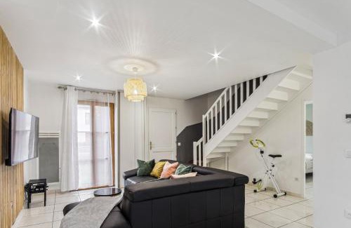 Meaux Apartment | Chic friendly and spacious house