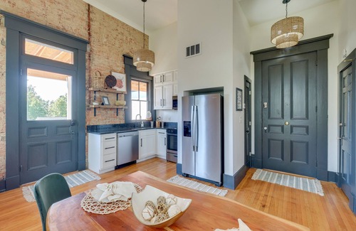 New Albany Apartment | Chic & Historic Apartment ~ 6 Mi to Louisville!