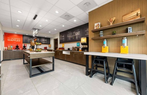 Bessemer House | Chic hotel in fabulous Bessemer with fitness room, WiFi, AC, Pool