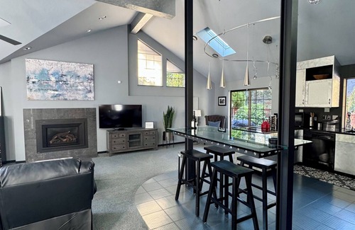 Southeast Eugene House | Chic house in Eugene near University of Oregon/Autzen/Hayward Field