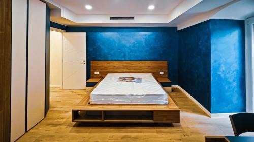 Lagaccio Apartment | Chic House