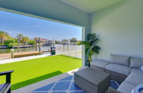 Hudson Beach Estates House | Chic Hudson Townhome Walk to the Beach!