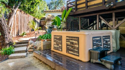 Kensington House | Chic Kensington Home - Hot Tub & Canyon Views