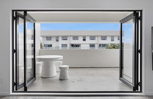 Manukau City Apartment | Chic Modern 2BR Heart of Manukau