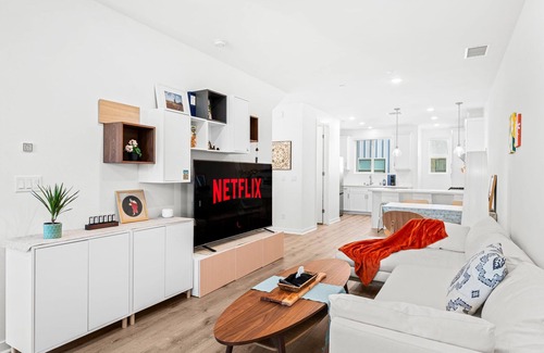 Guasti Apartment | Chic Modern Retreat With Stunning Views