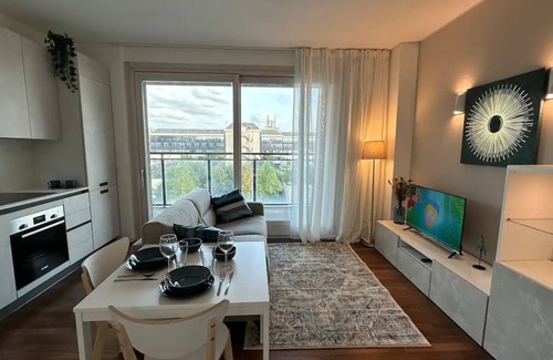 Dergano Apartment | Chic new 2-bedroom apartment in Milano with AC, private parking, fitness area