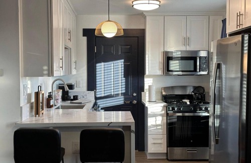 National City House | Chic Oasis: Contemporary Studio in National City