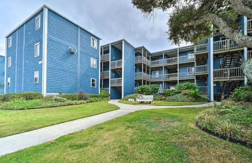 Sneads Ferry Apartment | Chic Oceanfront North Topsail Beach Condo with Deck