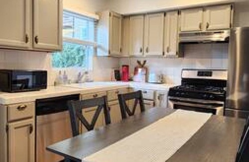 Pasadena House | Chic Pasadena 3B2B Retreat