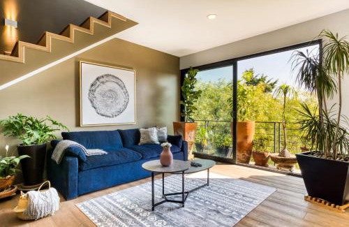 La Condesa House | Chic PH Haven with rooftop, Condesa 2BR By Tasman