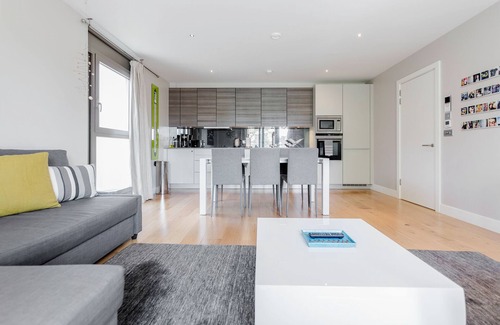 Bishop's Apartment | Chic, Quiet & Secure 2BR, 2BR flat by the London Eye & Waterloo